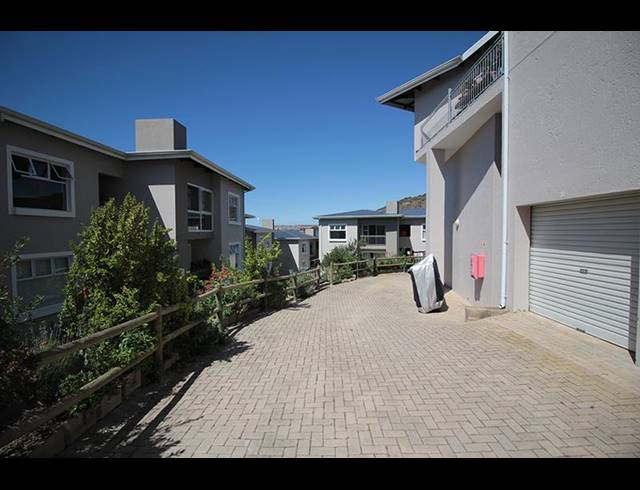 2 BEDROOM APARTMENT FOR SALE IN ISLAND VIEW